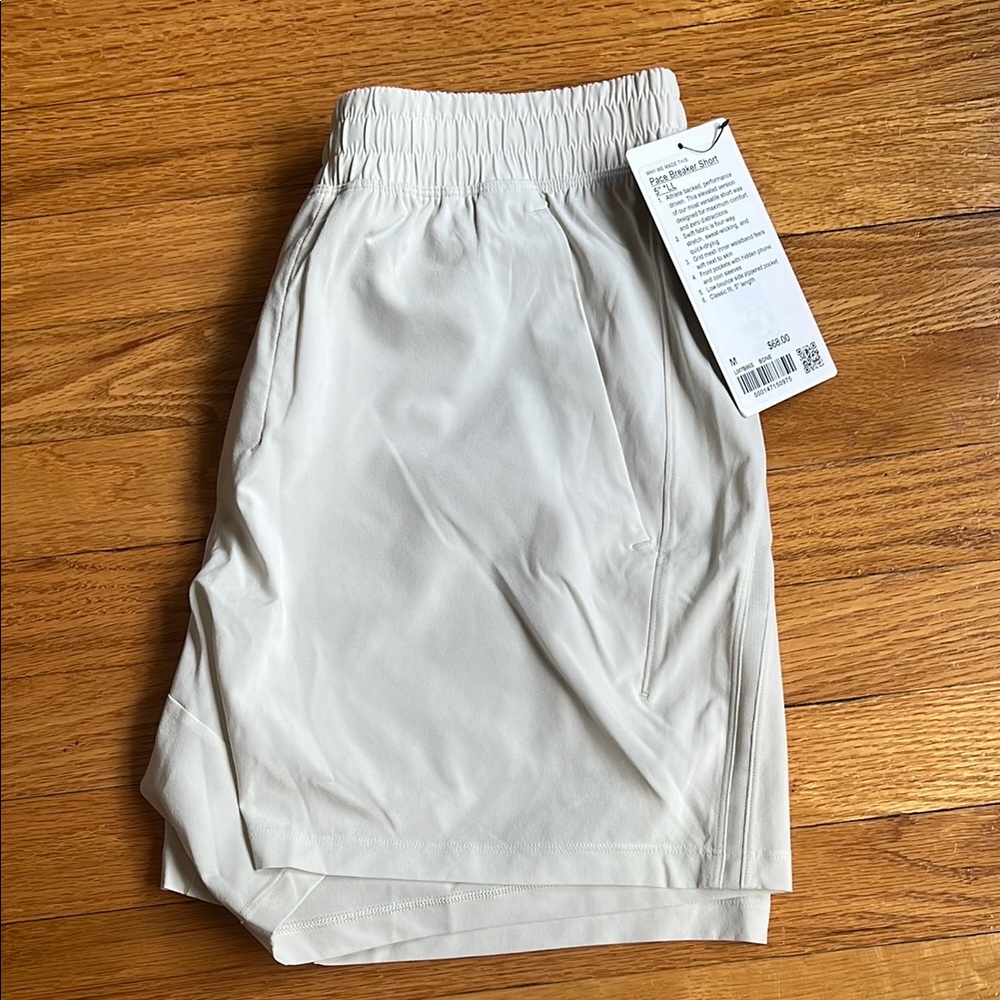 NWT Lululemon Pace Breaker Linerless Short 5" Medium | Bone